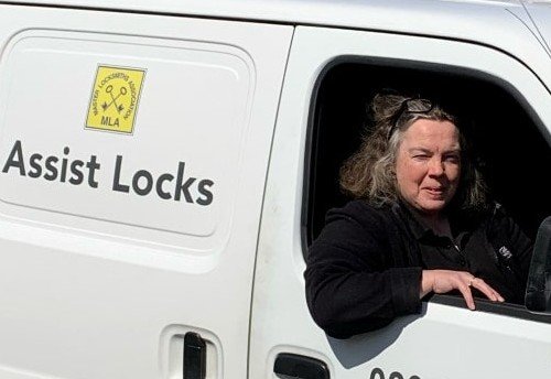 Experienced Locksmith - Assist Locks
